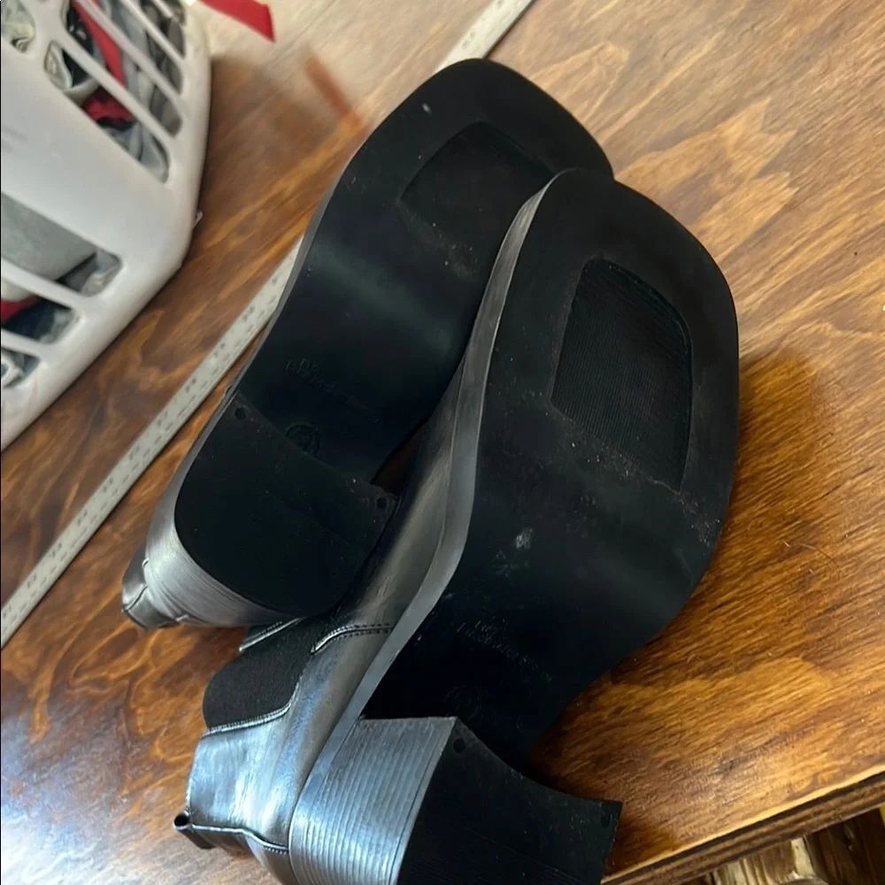 No Boundaries Black Ankle Booties with Elastic Panels - Picture 10 of 12
